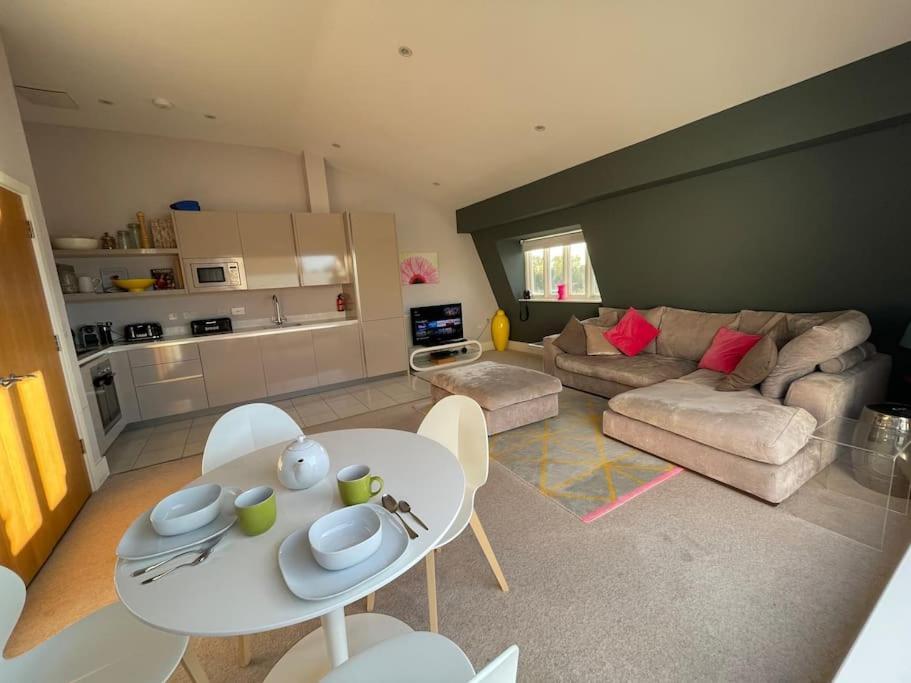 Reed Warbler - Hm111 - Lower Mill Estate Penthouse Apartment With Spa Access Somerford Keynes Exterior foto